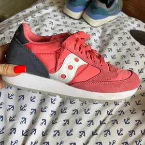 Pink Saucony Jazz sneakers, women’s size 6